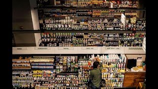 U S  consumer spending posts largest gain since 2009