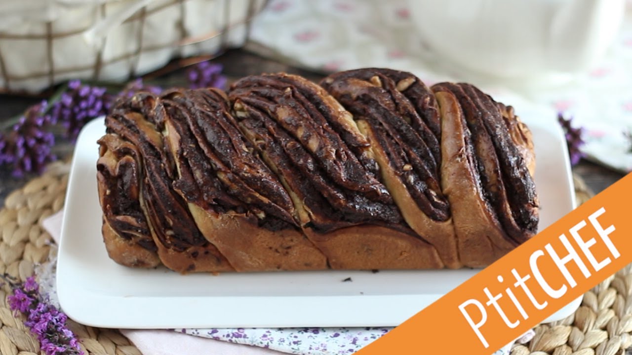 Une BRIOCHE BABKA extra moelleuse et généreusement garnie de chocolat