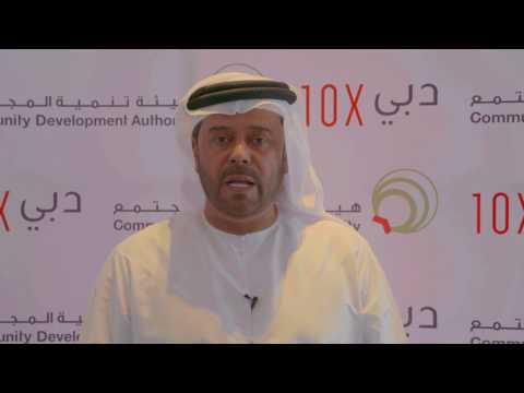 علي محمد شهدور المستشار الإعلامي في هيئة تنمية المجتمع خلال مشاركته في ورشة العصف الذهني