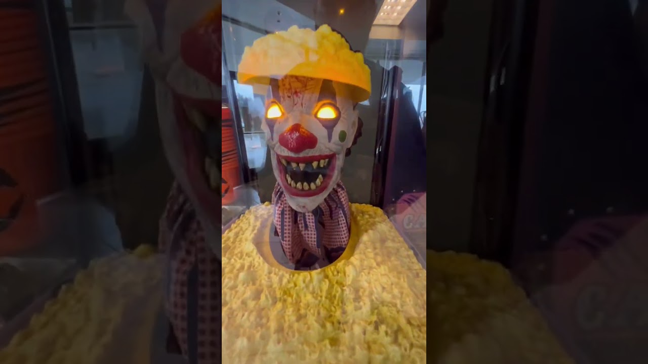 EVIL POPCORN CLOWN JUMP SCARE HALLOWEEN CITY 2022!