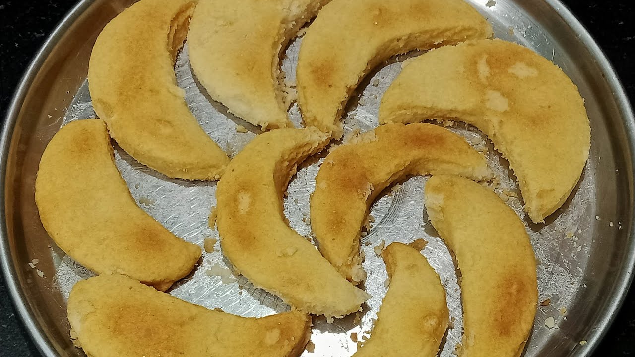 SWEET MOON BISCUITS CHAND BISCUITS RECIPE Moon_Biscuits 