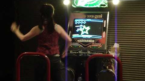 Sakura Con 2010 - DDR + para routine simultaneously to nori nori nori