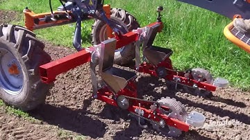 Mecanical vegetable seeder on Cultitrack tool carrier