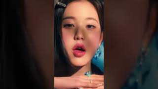 Ive Members Tilting Their Heads Upwards In Love Dive