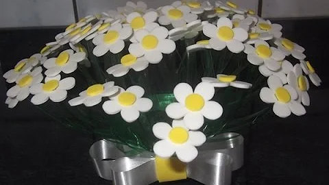 Como fazer um vaso de flores com garrafa PET e EVA?