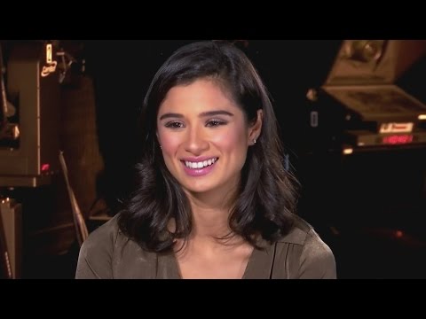 Video: Diane Guerrero: „Zůstaňte Informovaní A Vzdělávejte Se“během Tohoto Politického Klimatu