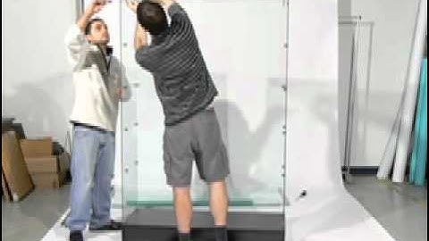 FRCTWLBK Display Case Set Up | Product Assembly | Displays2go®