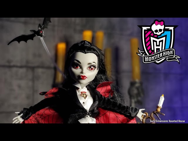 Mattel Dracula Monster High Skullector Doll - SS22 - US