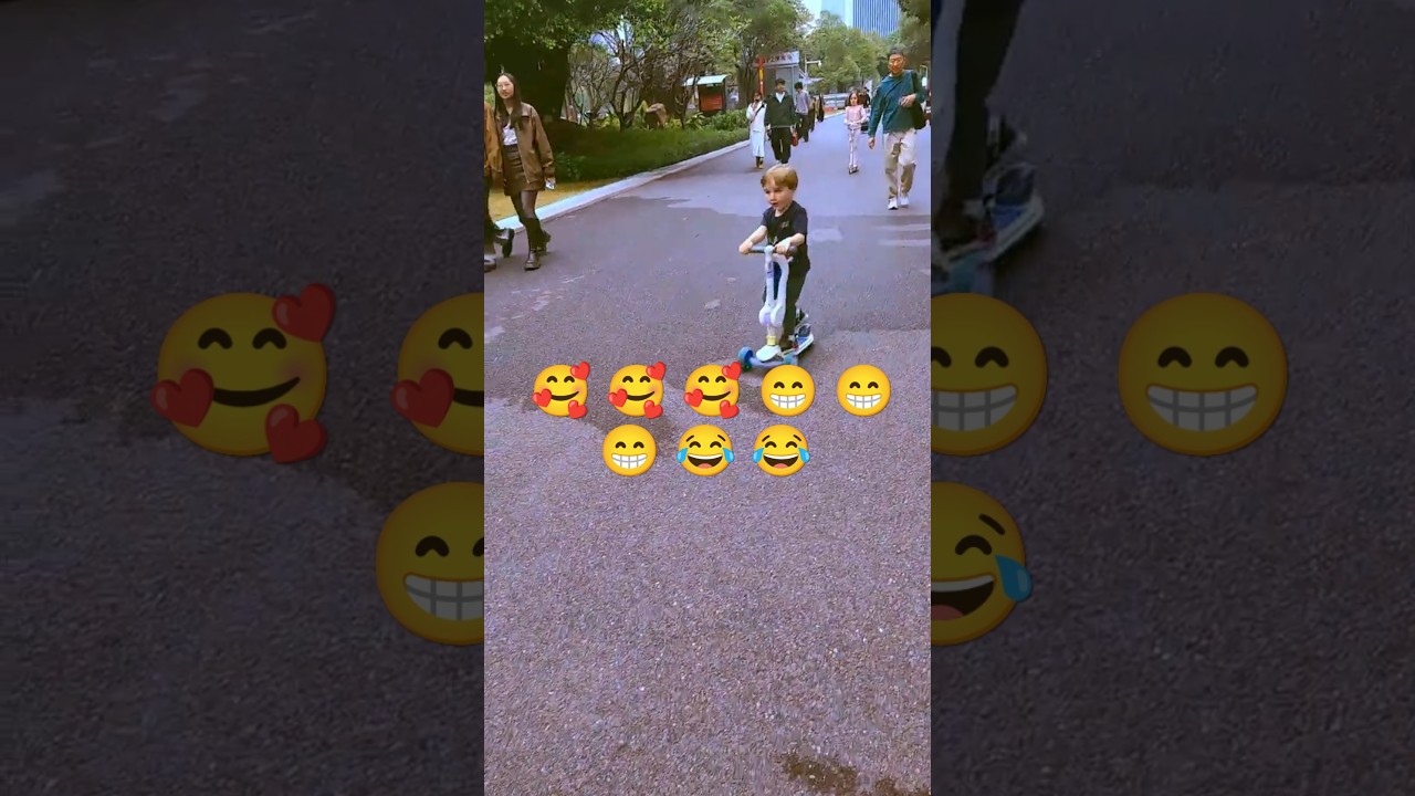 People in Huacheng Square are so happy! 花城广场的人，真欢乐！