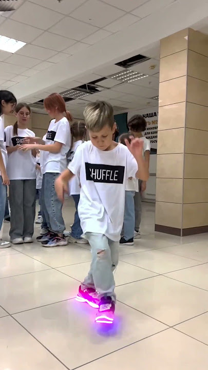 TUZELITY SHUFFLE 17 000 000 SUBS 😱🔥 LITTLE BOY DANCING NEON MODE ⭐️