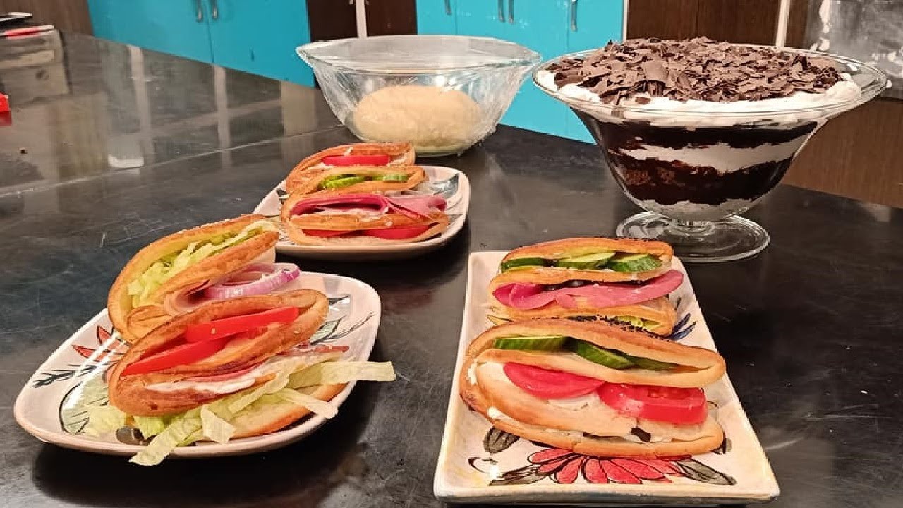 سنة أولي طبخ مع الشيف سارة عبد السلام | طريقة عمل معجنات الجيب - ترايفل بلو بيري بالشوكولاتة