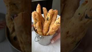 Bastonașe (breadsticks) pufoase cu măsline 🫒și cașcaval 🧀 #gustare #breadsticks #ideiretete
