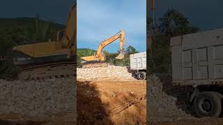 Silica Quartz loading on the Dump truck