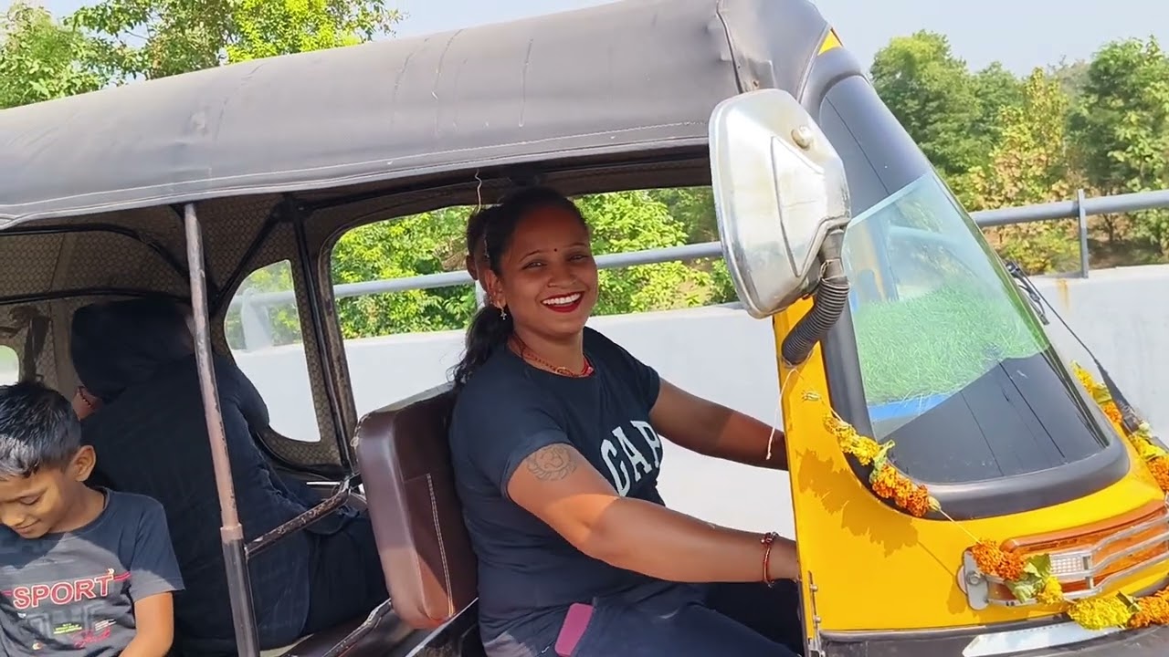 बिजली भाभी गाड़ी चला रही है,🙏🙏🙏🙏🙏🙏🙏💐💐💐💐💐🙏😎