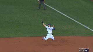 Hosmer makes a fantastic leaping grab