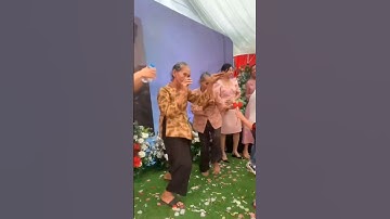 đi đám cưới gặp hai ngoại nhảy quá sung luôn
