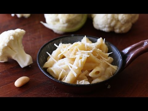 Healthy Alfredo sauce recipe with caulifower and cannellini beans