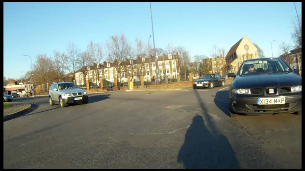 Close call - X134MKP fails to give way at roundabout - YouTube