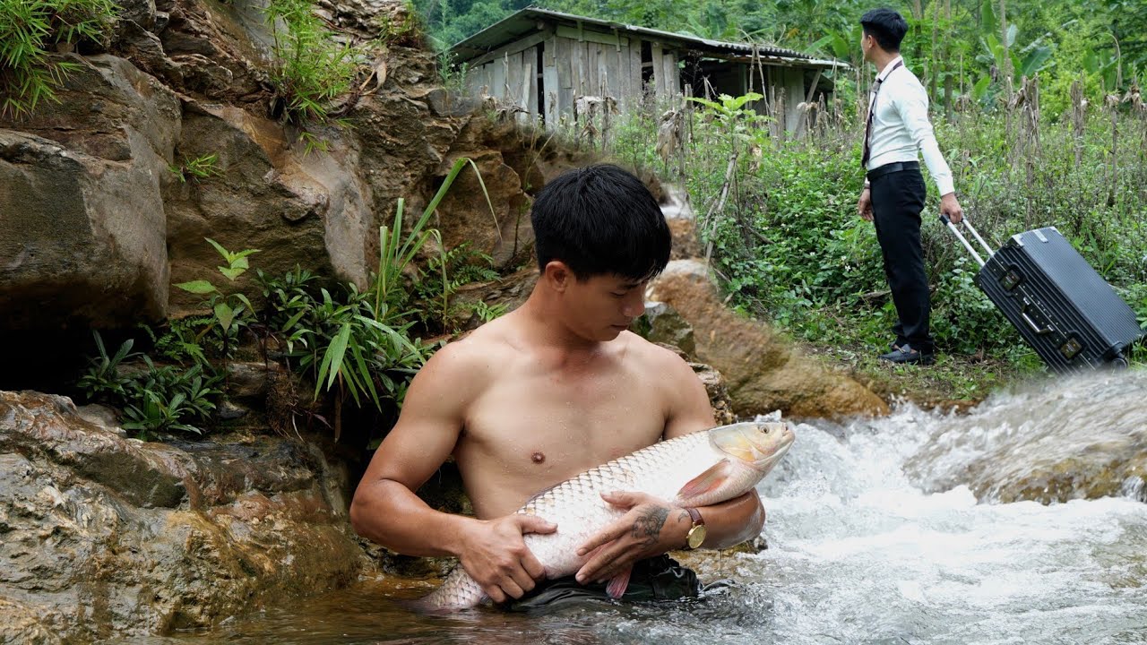 Leaving the city for the forest: Young CEO renovates old house, Gardening, and Lives off the grid!