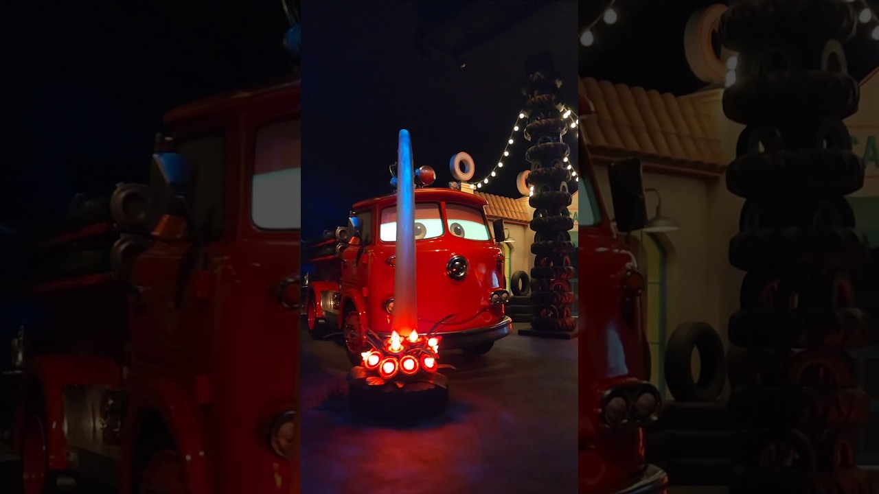 Cruising through Radiator Springs #cars #familyvlog #disneycaliforniaadventure #fun #familia #disney