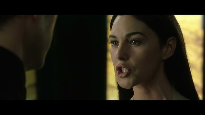 Tukli mushuk retro bilan yalangoch buvisi Bokudagi fohishalar