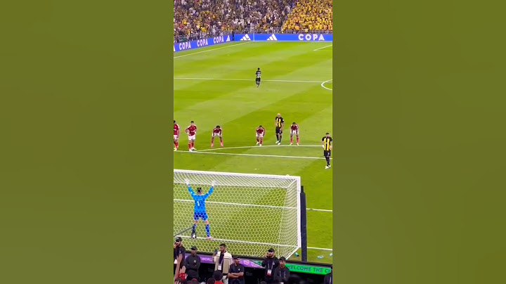 تصدي محمد الشناوي لاعب النادي الاهلي ضربة جزاء من كريم بنزيمة