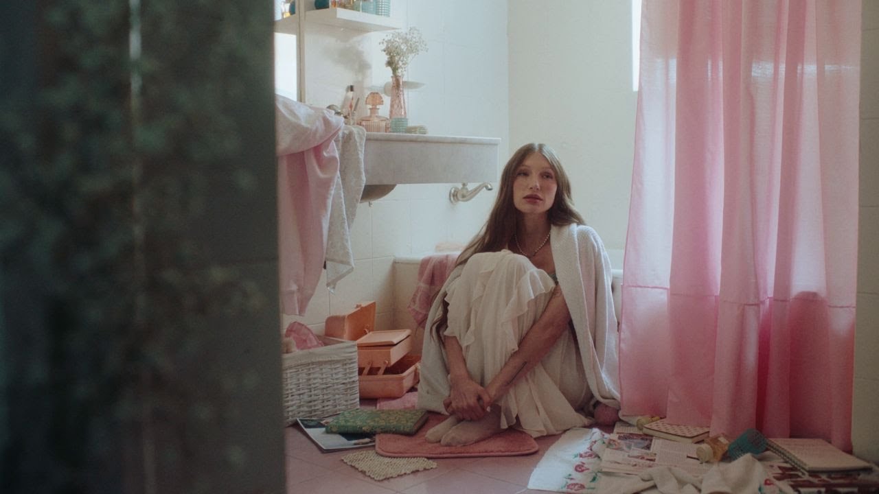 Yami Safdie - Devuélvemela (Visualizer)