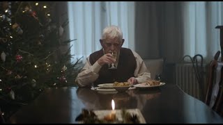 До слез... Дедушка остался сам один на Рождество / Видео про Новый Год