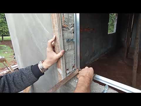 Vídeo: Como você instala um intradorso de alumínio em uma extremidade do frontão?