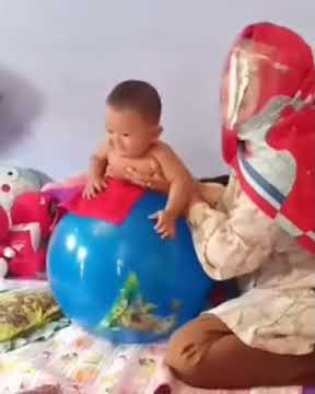 Baby Gym Ball befor swimming