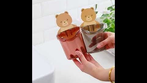 Cốc gấu dán tường