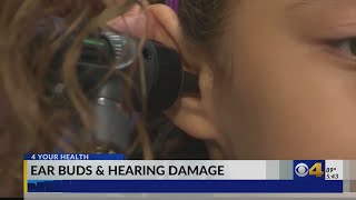 Experts concerned about ear buds and hearing damage