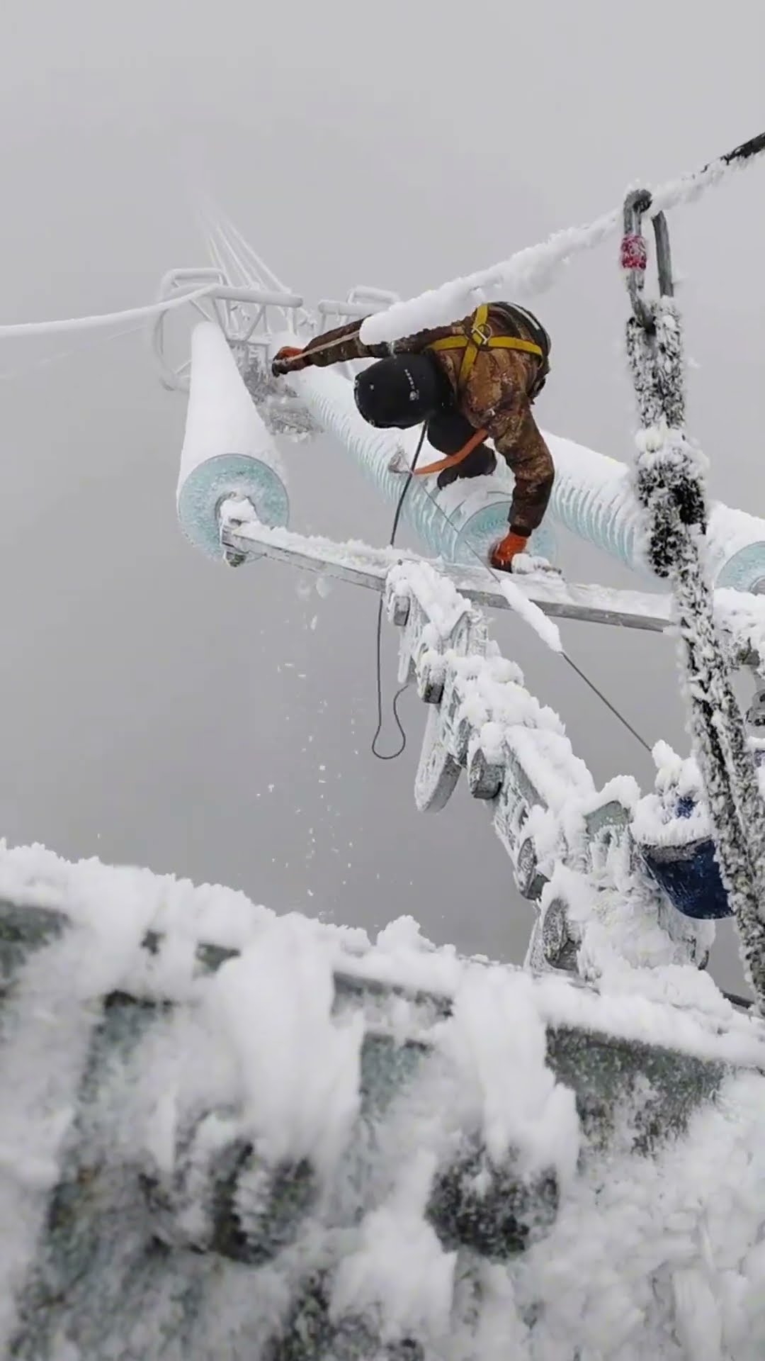 Maintenance of high voltage lines in snowy weather
