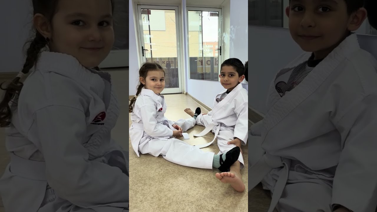 Кадр из видео: дети в кимоно на тренировке в DZEN KARATE CLUB