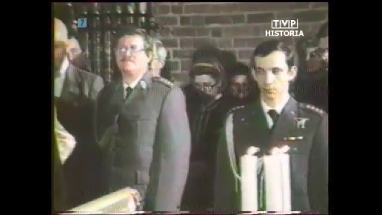 PL 1990.01.06 Sklepy puste, mięso na ulicy. Wojsko przeprasza