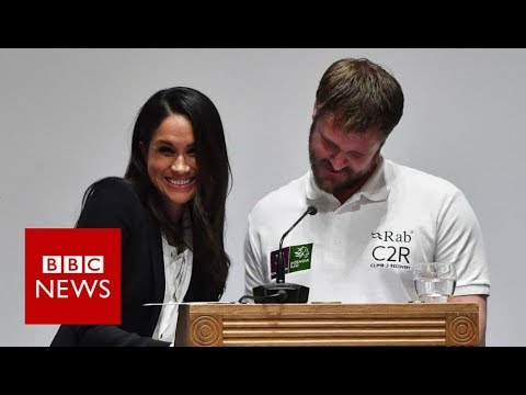 Meghan Markle laughs off awards ceremony mix-up - BBC News
