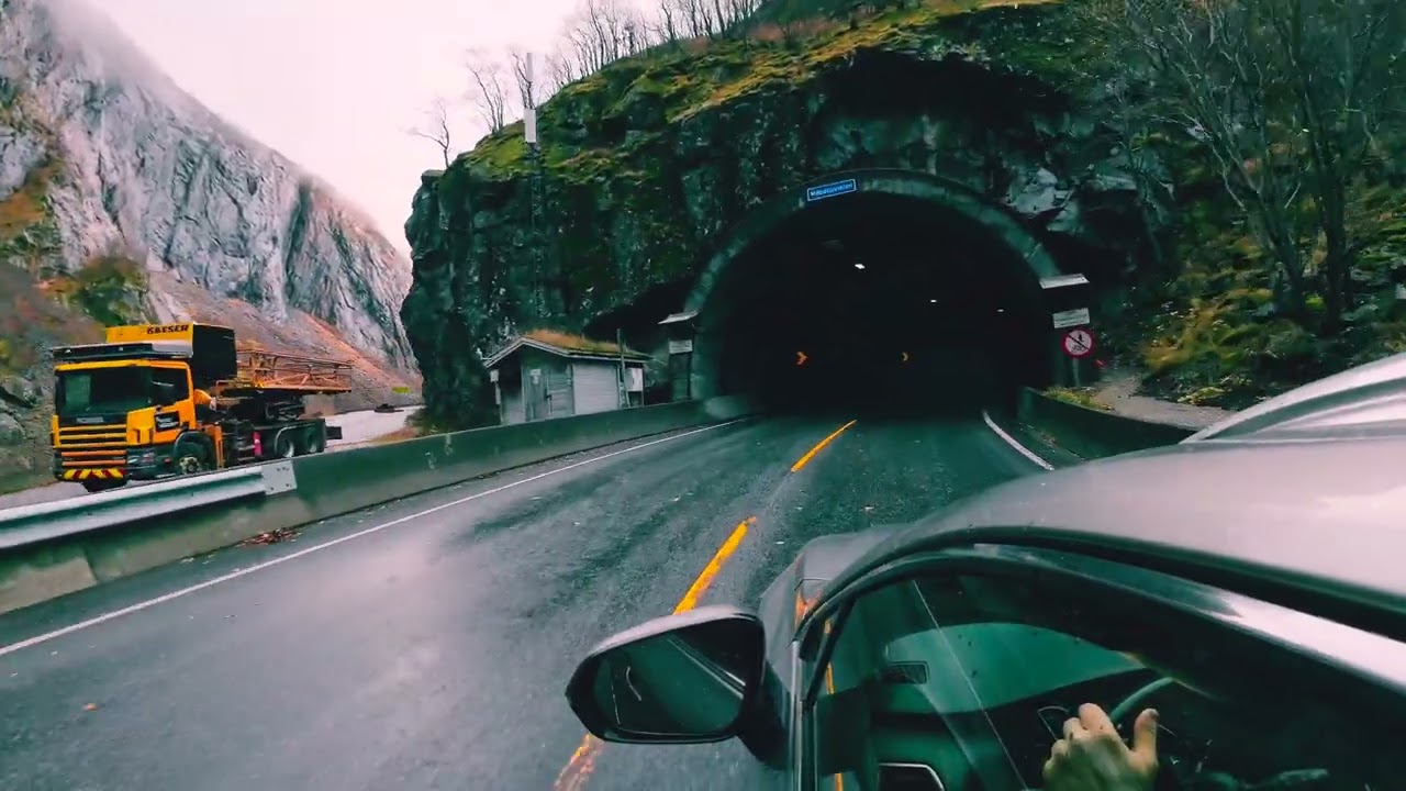 Driving to the Vøringfossen | Eidfjord / Norway