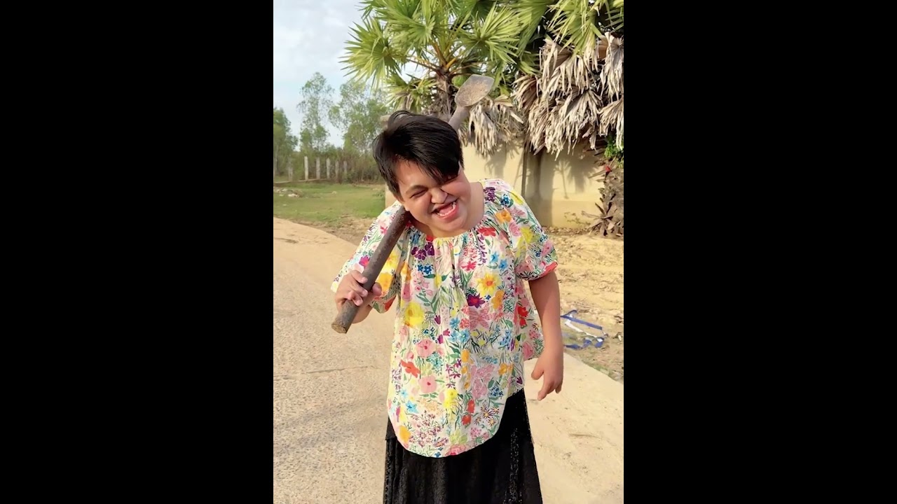 ភូមិចម្លែក😹Funny video😹💦🐝