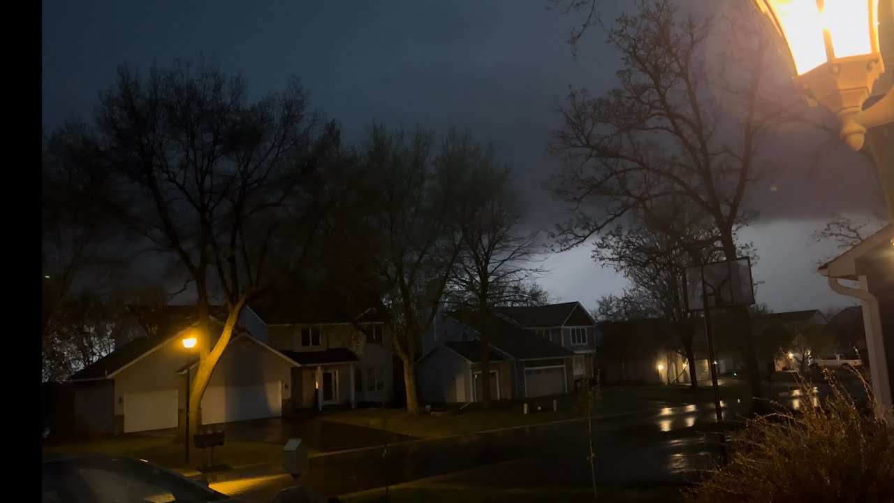 Savage, MN Tornado Warning And Approaching Squall Line With Siren Activation 5/11/2022