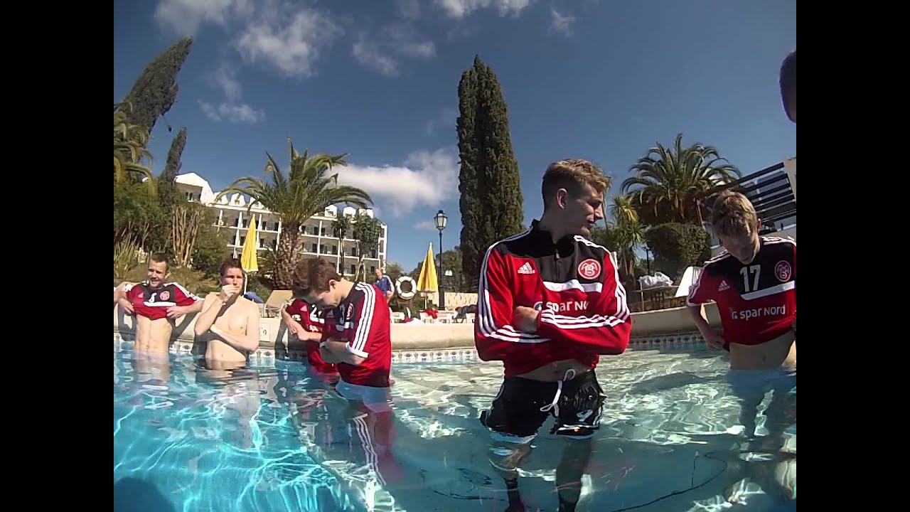 Tag med AaB i poolen