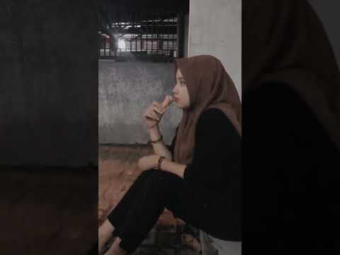 Story WA halu makan ice cream di pinggir jalan sama cewek