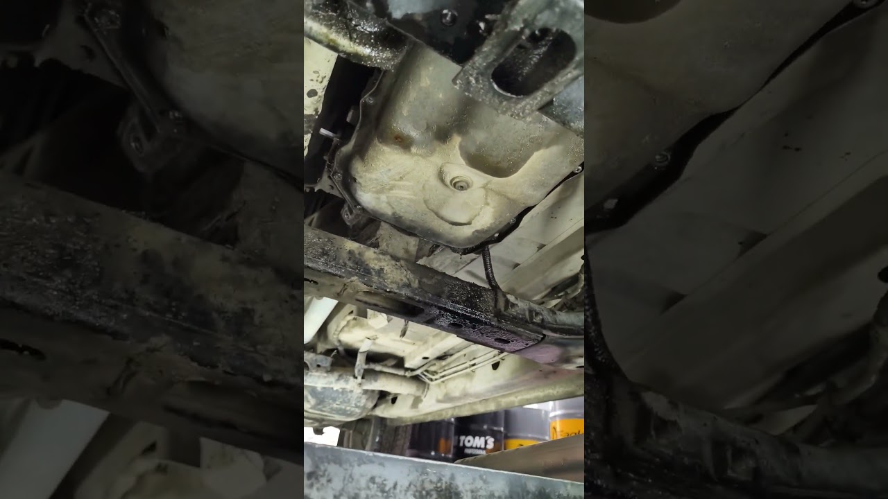 Wolcvagen Amaroc на замену АКПП. Весь движок в масле ... как же так не любить свою технику