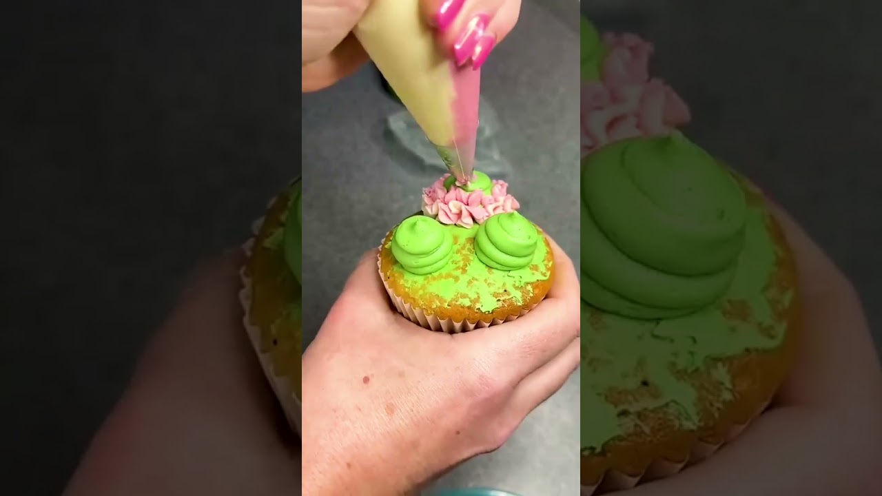 A timeless classic and one of my favourite nozzles  the Wilton 2D rose 🥰