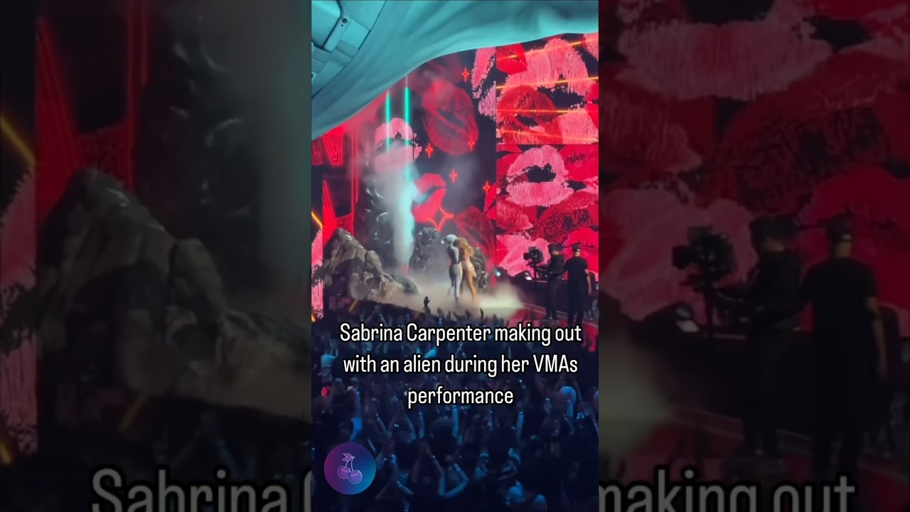 Sabrina Carpenter performance at vmas 