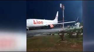 Pesawat Lion Air Tabrak Tiang di Bandara Bengkulu, Sayap Robek