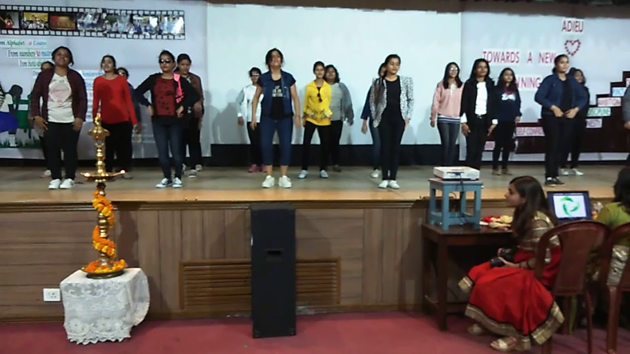 2k18 farewell party dance by juniors - YouTube