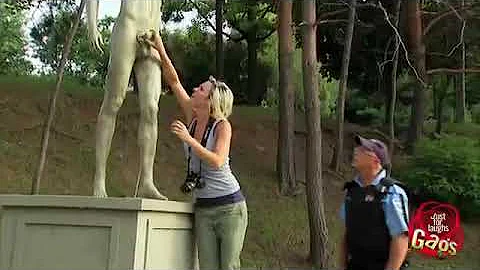 Naked statue dick prank | Entertainment