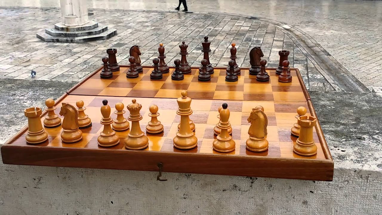 Bobby Fischer and his Dubrovnik chess set 