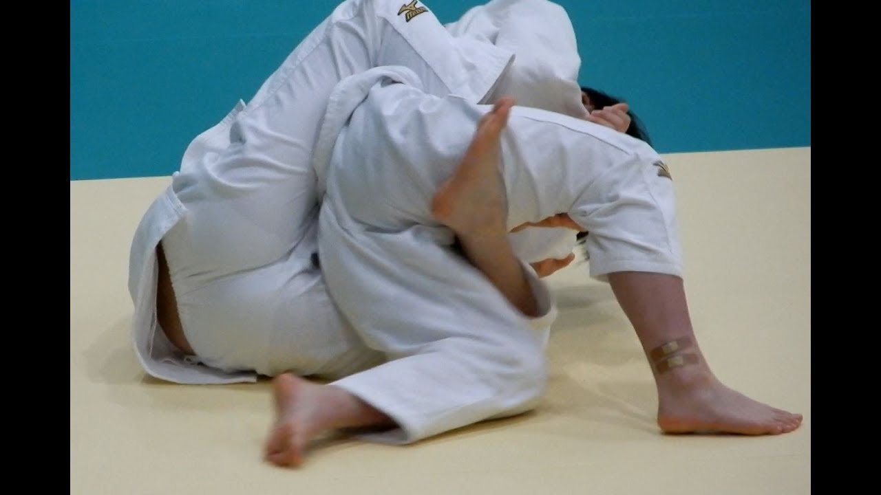 中学女子 柔道大会 寝技 回転しながら1本を決める術 Youtube 中学女子 柔道大会 寝技 回転しながら1本を決める術 Youtube