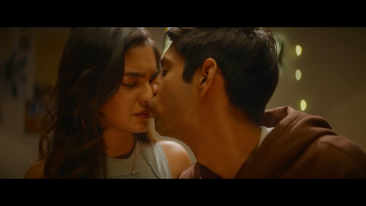 Anushka sen hot kiss to her friend